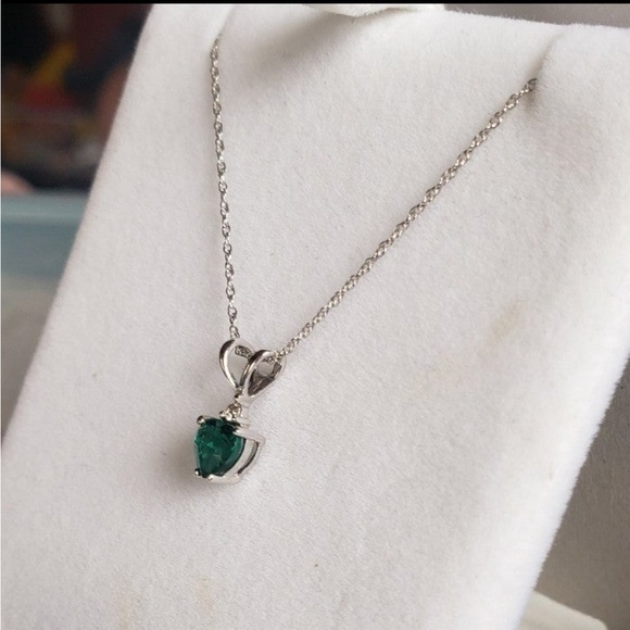 10K Solid White Gold Heart Emerald Diamond Necklace - Picture 9 of 12